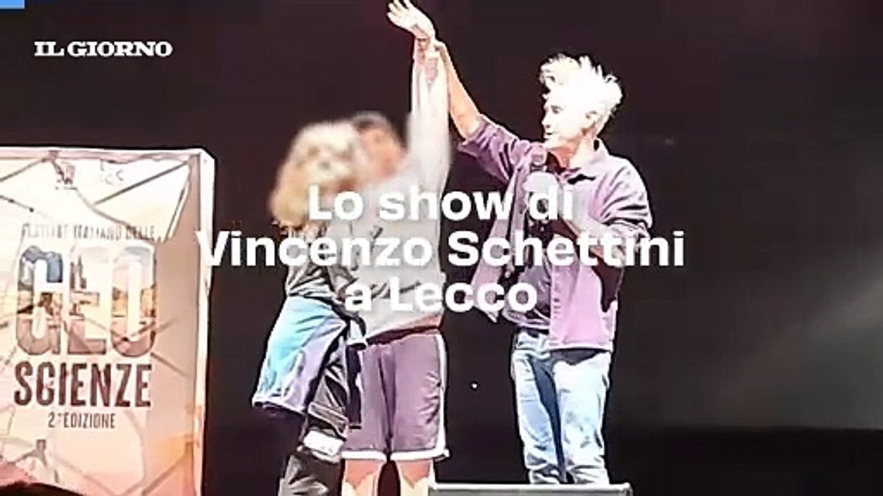 Lo show di Vincenzo Schettini a Lecco: così insegna la fisica ai ragazzi