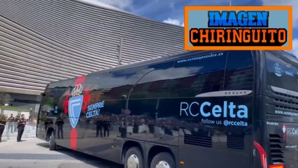 Los jugadores del Celta llegan enchufadísimos al Bernabéu: ¡a golpes con las ventanas del autobús!