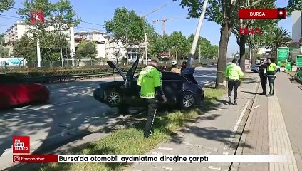 Bursa'da otomobil aydınlatma direğine çarptı