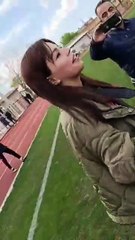 Amatör futbolcu şampiyonluk maçından önce evlilik teklifi yaptı!