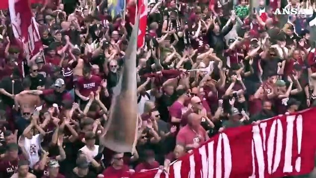 Torino, tifosi granata in corteo contro il presidente Cairo