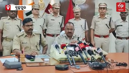 ଗଞ୍ଜାମ ପୋଲିସର ସ୍ପେଶାଲ ଡ୍ରାଇଭ୍‌: ବିପୁଳ ମାରଣାସ୍ତ୍ର ଜବତ, ୧୮ ଅପରାଧୀ ଗିରଫ