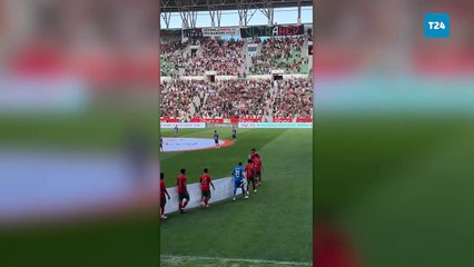 Amedspor sahaya "Yüreğimizde yaşayacaksın Sırrı Abi" pankartıyla çıktı, maç saygı duruşundan sonra başladı