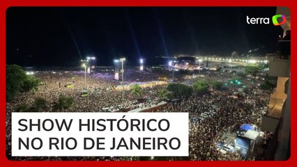 Com fãs até em cima de banheiros químicos, vídeo mostra coro de 2 milhões de pessoas com Lady Gaga