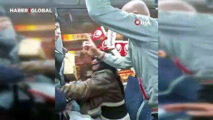 Tramvayda yolcuların koltuk kavgası kamerada