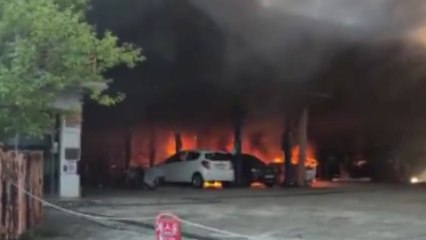 부산 자동차정비업체 화재...건물·차량 일부 소실 / YTN