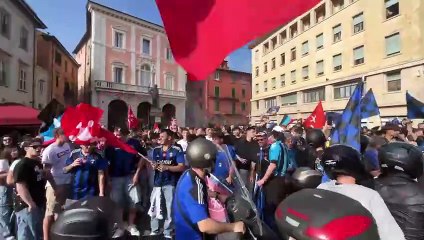 Pisa in Serie A, la marea nerazzurra "invade" la citt?: caroselli e cori sul lungarno