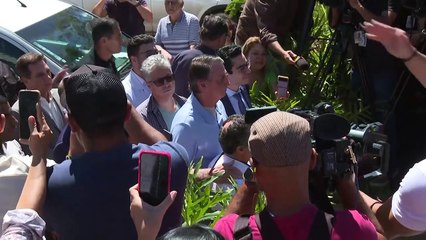 Bolsonaro deixa hospital três semanas após cirurgia abdominal