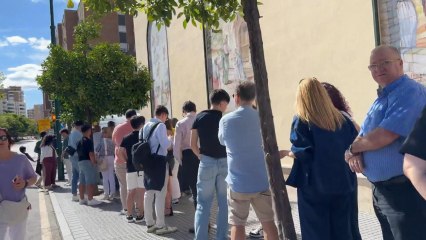 Vídeo de la larga cola de fieles que han acudido este domingo a despedirse de La Esperanza de Málaga.