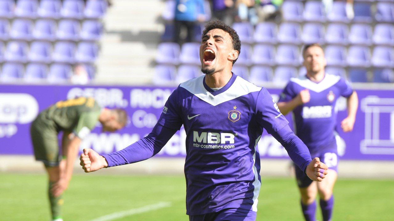 Loune macht alles klar: Aue feiert den Klassenerhalt