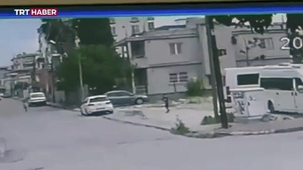 Adana'da başıboş köpekler çocuklara saldırdı