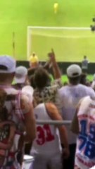 VÍDEO: Turista é roubado em meio a torcida em jogo do Bahia