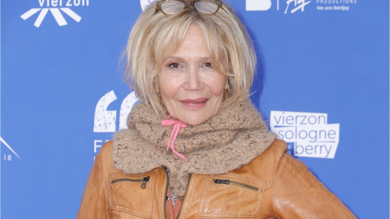 GALA VIDEO - Clémentine Célarié proche de ses 3 enfants Abraham, Gustave et Balthazar : “Mes fils sont mes meilleurs amis”