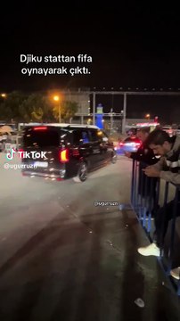 Djiku derbi sonrası oyun oynayarak stattan ayrıldı