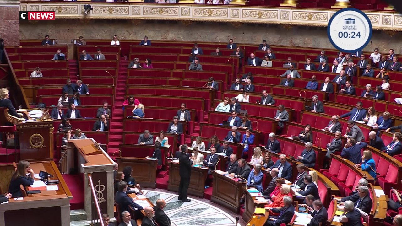 François Bayrou évoque un référendum sur «un plan d'ensemble» de réduction des déficits, vives critiques de l’opposition