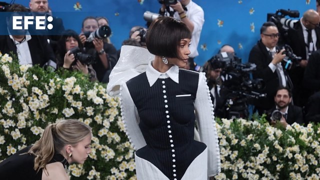 Los famosos resaltan y lucen el dandismo negro en la Met Gala sin involucrarse en política