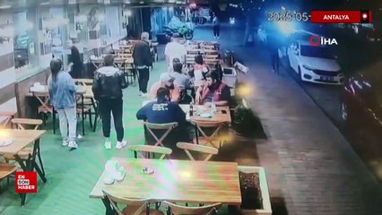 Antalya’da bir iş yerinin camına pompalı tüfekle ateş eden şüpheli