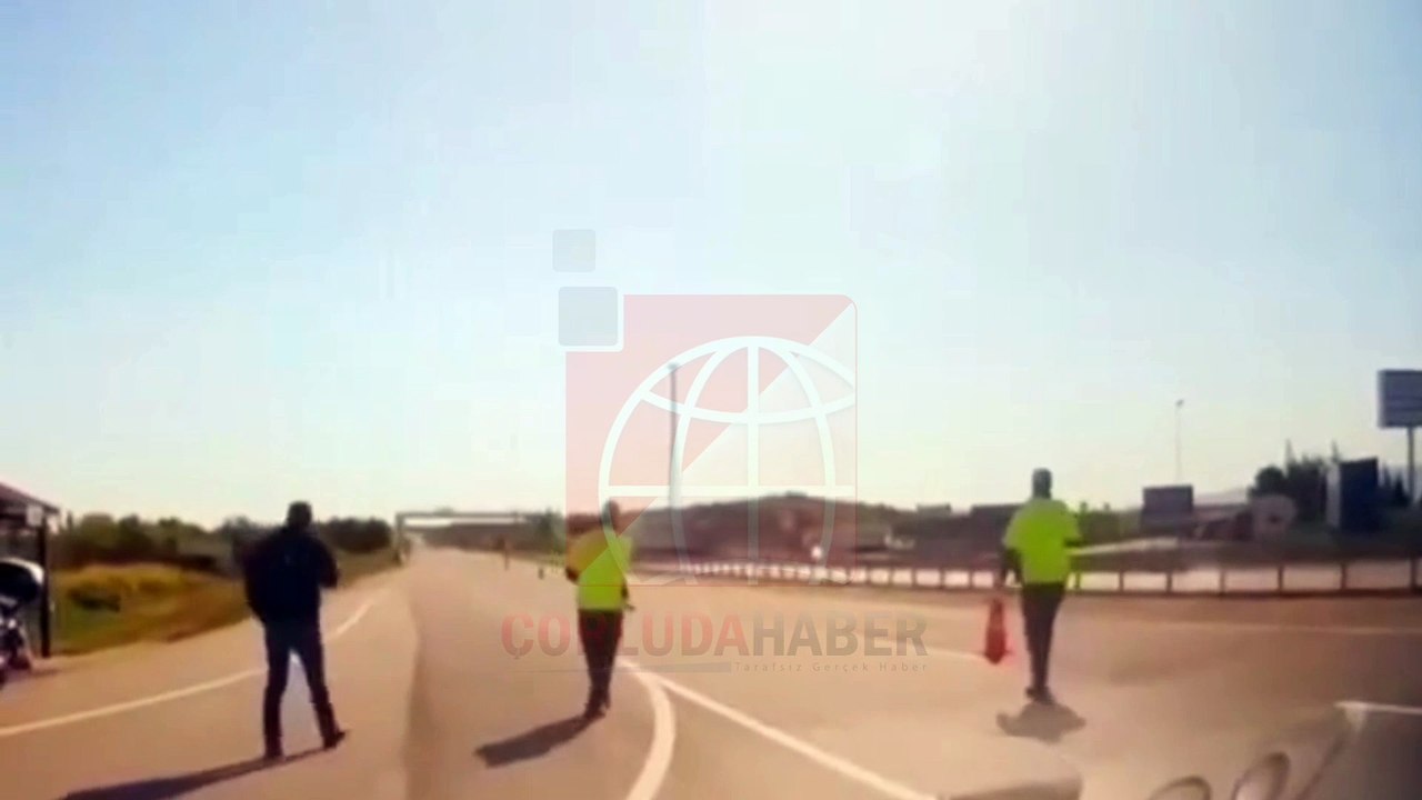 'Dur' İhtarında Bulunan Polise Çarpıp Kaçtı: Olay Kamerada