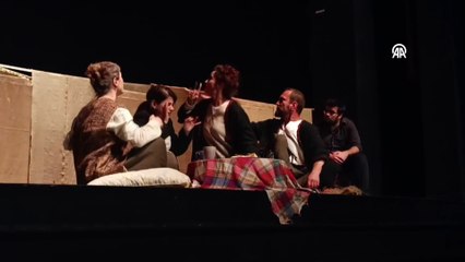 Bursa\'da \"Ulusal İşçi Tiyatroları Festivali\"nde \"Çığ\" oyunu sahnelendi