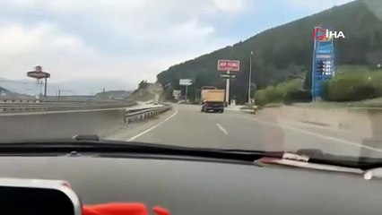 Sakarya'da 140 km hızla giden kamyon böyle görüntülendi!