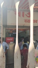 mumbai famous vada pav