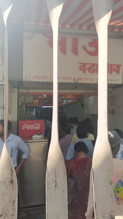 mumbai famous vada pav