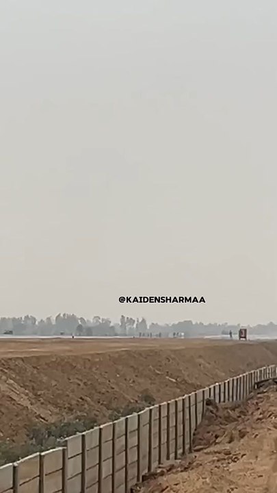 پاکستان 🇵🇰 کو کاپی کرتے ہوئےآج انڈیا کی رافیل کو ہائی وے پر اتارنے کی ناکام کوشش#PakistanZindabad 🇵🇰 ⚔️ 💗