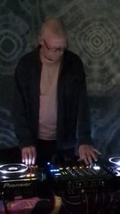 Snooker legend Steve Davis leaves Sheffield pub goers tickled pink with secret DJ set