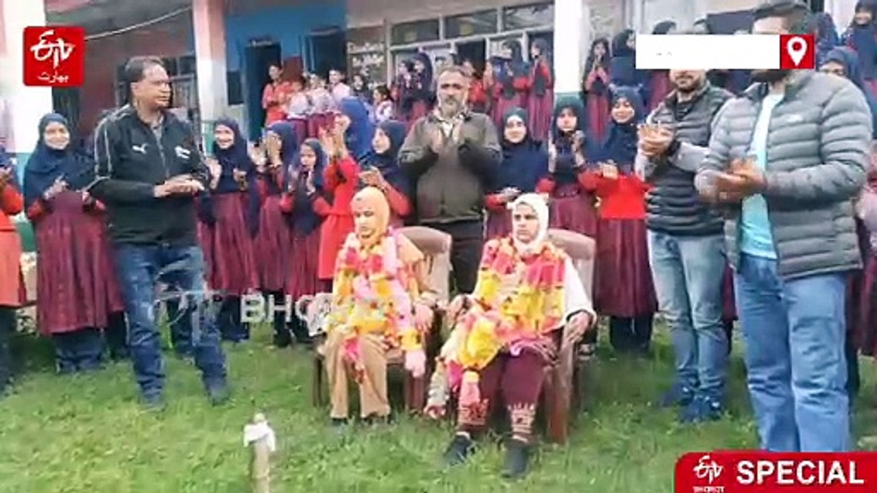 کشمیر کی نابینا بہنوں نے ’سن کر دیکھا‘، اور ہمت کی مثال قائم کی
