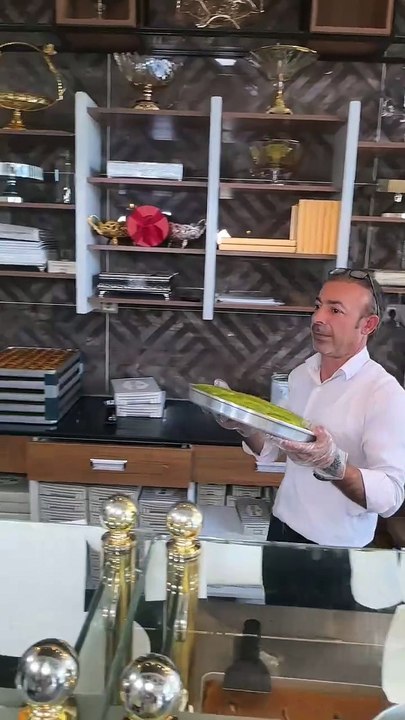 Fıstıklı Peynir Helvası Tarifi - Pratik ve Lezzetli