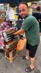 Gariban börekçisinde domates turşu ve kol böreği 65 liraya kahvaltı.