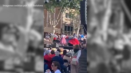 tres personas heridas tras la caida de un panel lumínico en Badalona