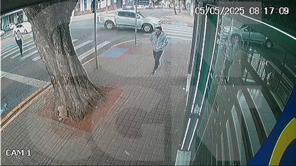Vídeo mostra colisão entre Toro e Classic na Rua Paraná, no Centro