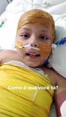 Criança sobrevive a descarga de 25 mil volts e grava vídeo emocionante direto do hospital