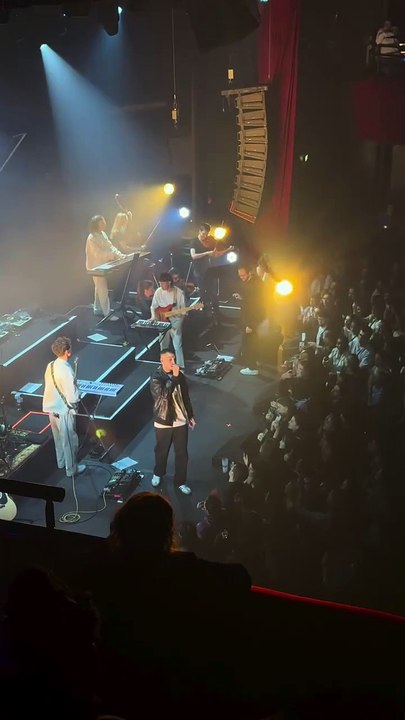 J’ai assisté au concert de Youssef Swatt’s,et franchement… j’ai pris une claque.Pas juste une claque musicale.Une claque de mindset, de discipline, de vision.Sur scène, il donne tout.Mais ce que personne ne voit, c’