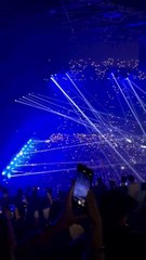 Le concert de Werenoi était fou.L’énergie, le public, l’ambiance…Mais au-delà de la musique, ce que j’ai ressenti, c’est un truc beaucoup plus fort.Sur scène, j’ai vu un artiste accompli,mais aussi un gars qui a dû