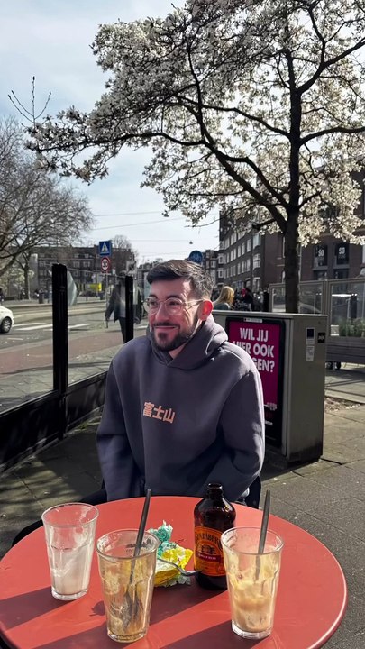 Petit récap de mes dernières vacances à Amsterdam.Mais tu vas voir, ce n’est pas juste un vlog touristique.Parce que derrière chaque photo, chaque paysage,chaque moment de pause…il y a surtout un rappel puissant.Un