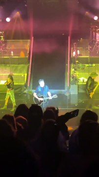 Je suis allé voir Roch Voisine au Grand Rex.Un concert, une salle mythique, une ambiance incroyable.Mais ce n’est pas juste un moment de musique.C’est un vrai rappel.Rappel que les rêves sont faits pour être réalisé