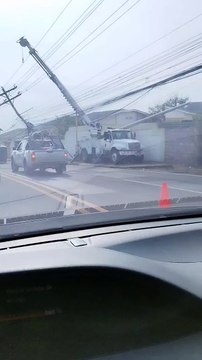 Autoridades en reparaciones tras accidente en calle Los Alcaldes