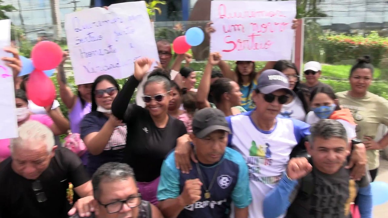 Moradores prejudicados com sorteio de residencial protestam em frente à Prefeitura de Ananindeua