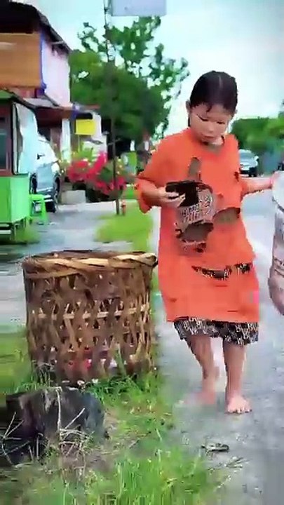 भिखारी_लड़की_की_ईमानदारी_mini_woodtoy-_woodworking_art_skill_wood_hand_#shorts(360p)