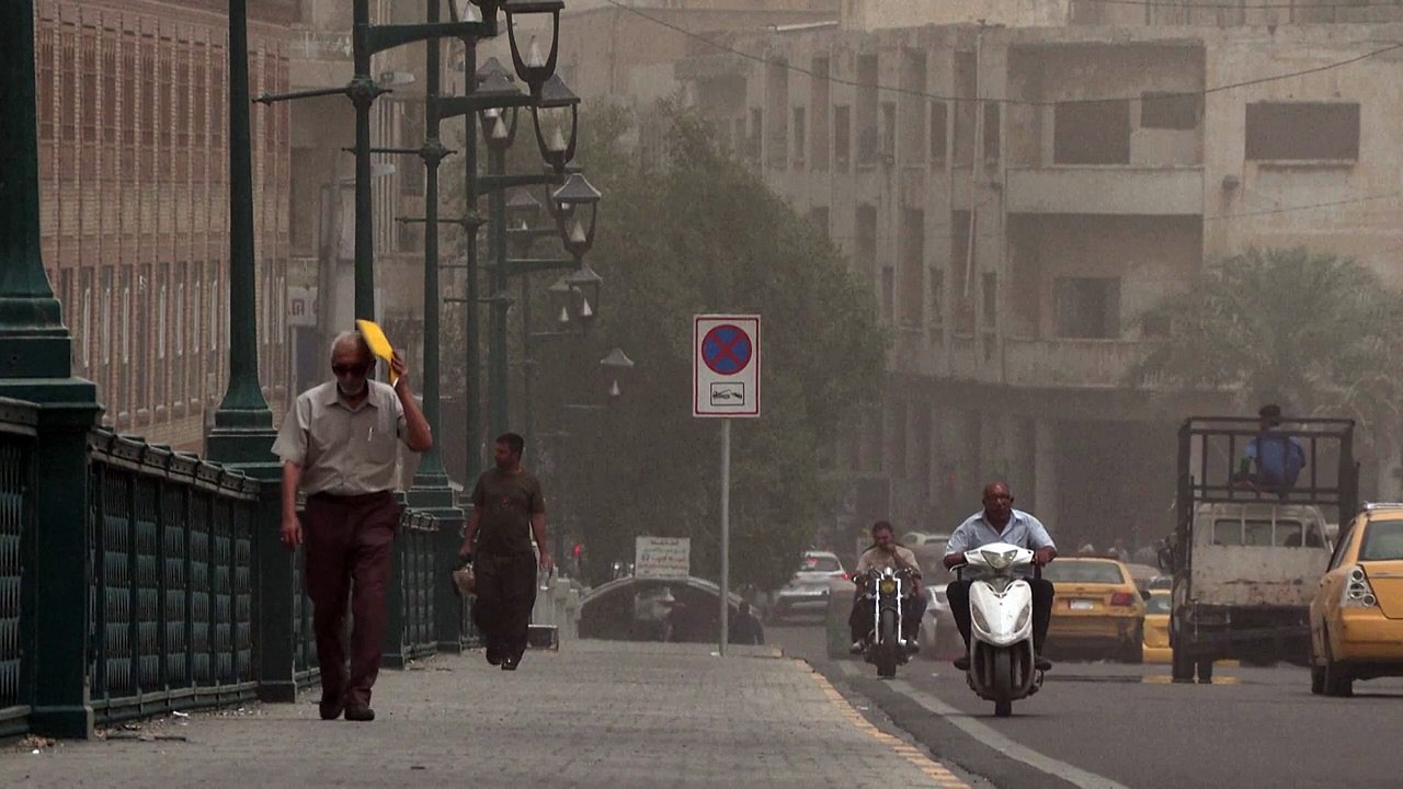 عاصفة رملية تجتاح بغداد