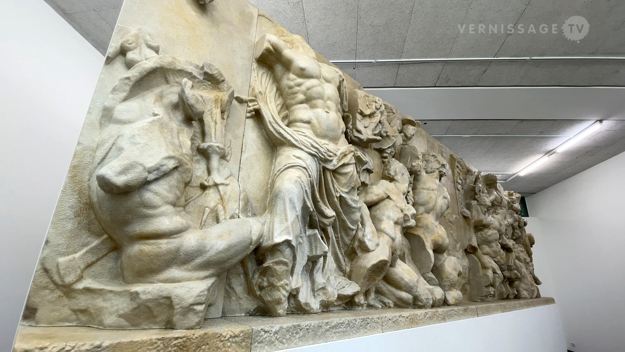 Zuzanna Czebatul: All the Charm of a Rotting Gum / Dittrich