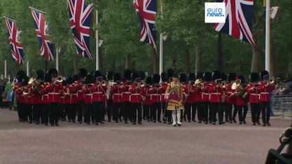Díszes katonai parádéval kezdődtek meg a Győzelem Napi ünnepségek Londonban