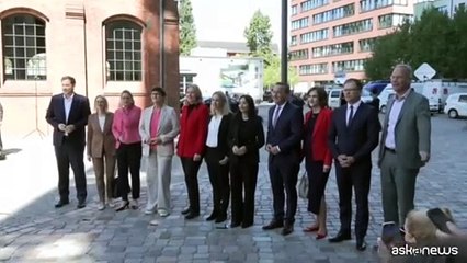 In Germania il governo Merz è pronto, "bloccato" un aereo di profughi