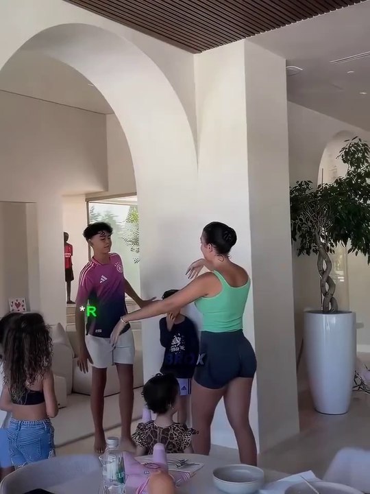 Ronaldo_Jr_vs_Ronaldo_Birthday_Gifts_🎁💸_#shorts_#viral_#funny_#trending(720p)