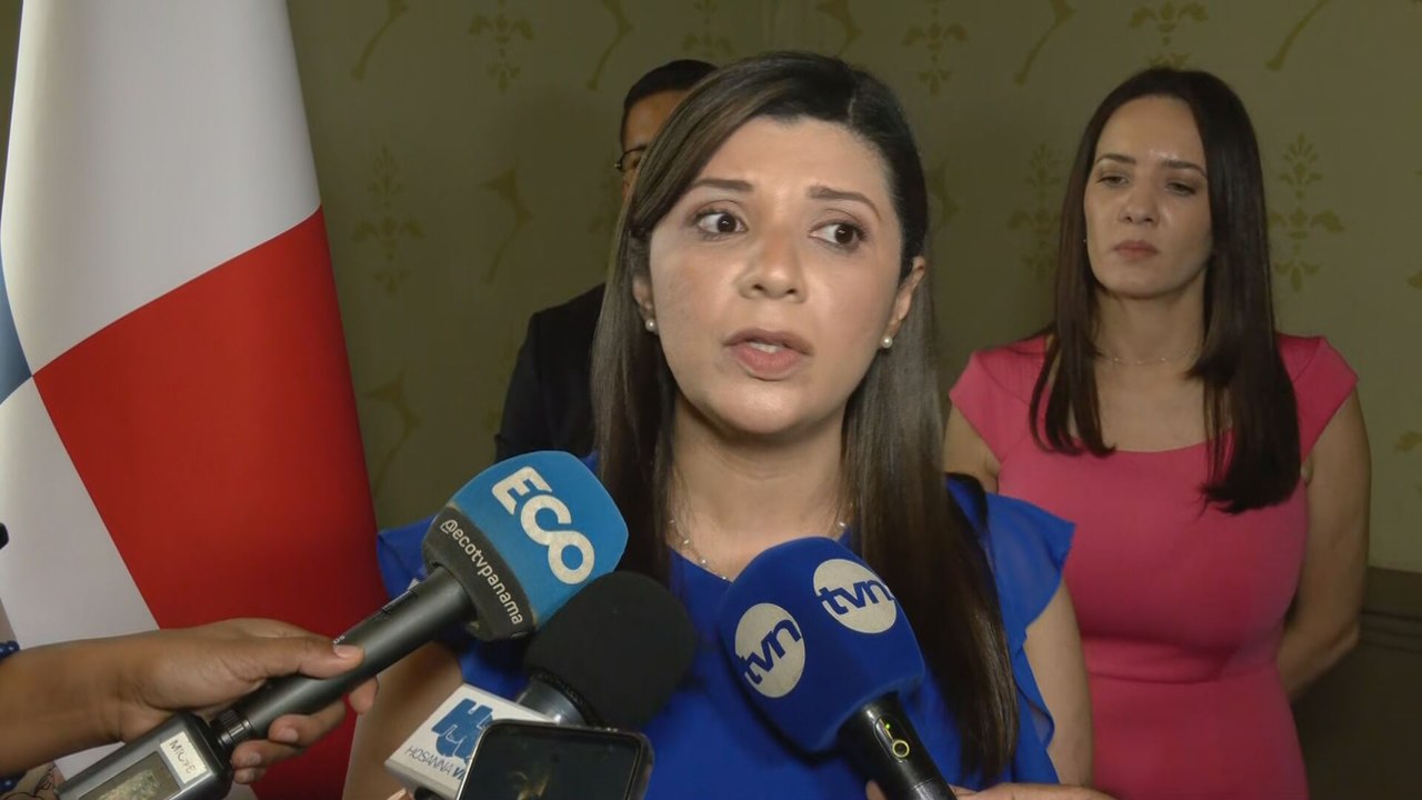 Ministra de Trabajo, Jackeline Muñoz : 'No estamos paralizando por una lucha real'