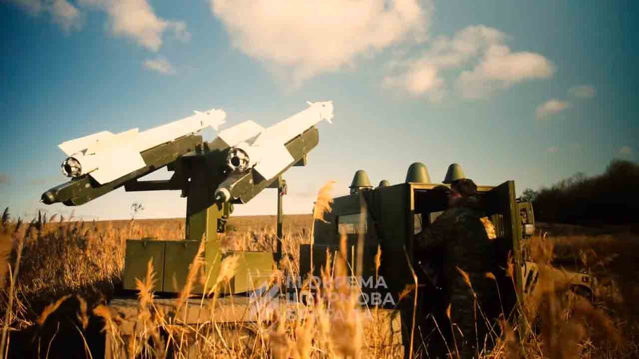 Ukraine enthüllt improvisiertes Luftabwehrsystem „Dragon H73“ mit R-73-Raketen