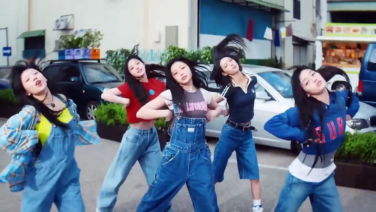 Kpop News_ Jennie _ Lisa Dominate Coachella_ Wonyoung Fan Pics Labeled _Creepy__ HYBE Mocked_(720P_HD)
