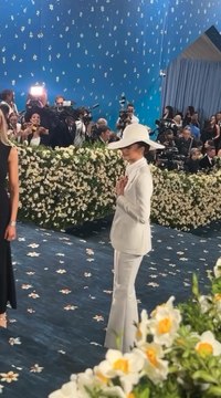 Zendaya Makes Room for Diana Ross on the Met Gala Red Carpet